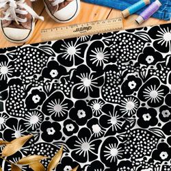 Ткань премиум атлас черно-белая цветочная иллюстрация