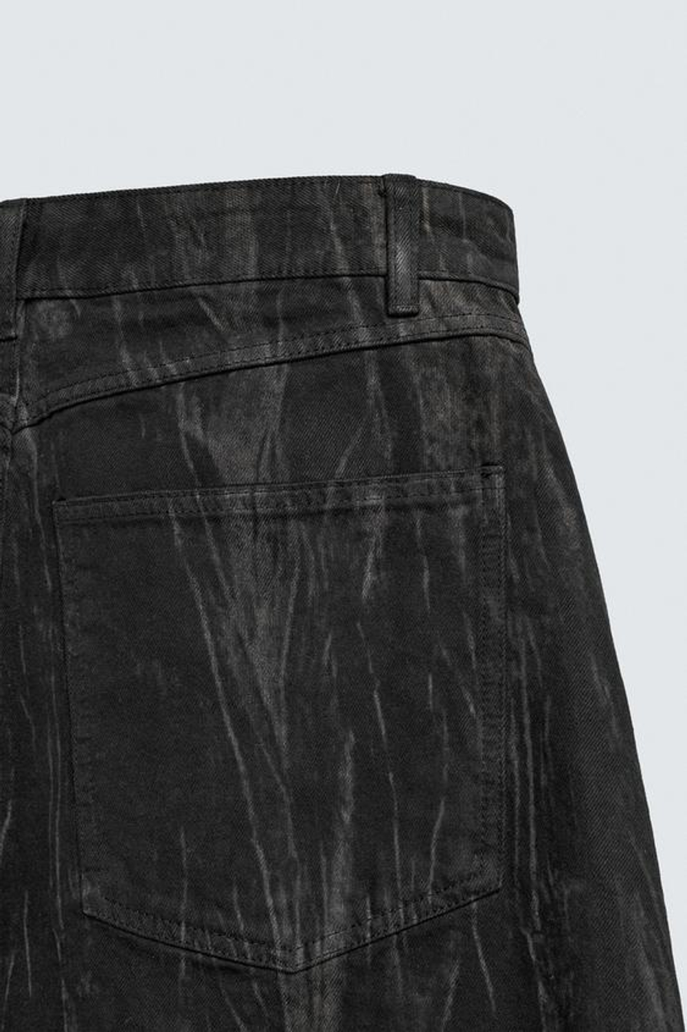 ZARA ШОРТЫ ИЗ ДЕНИМА С ВЫЦВЕТШИМ ПРИНТОМ, ЧЕРНЫЙ