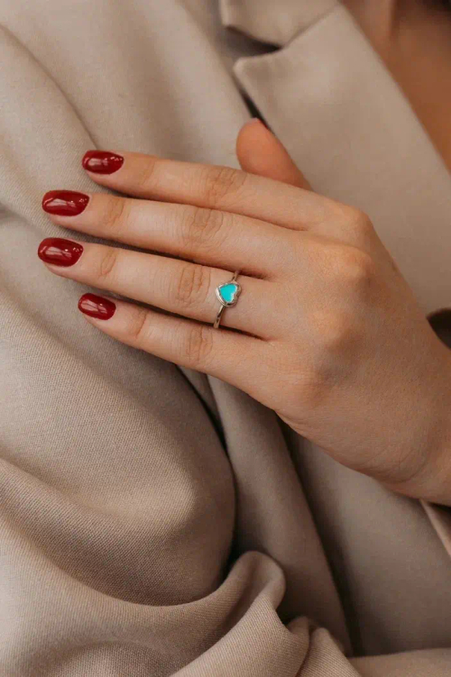 Кольцо с серцем в эмали