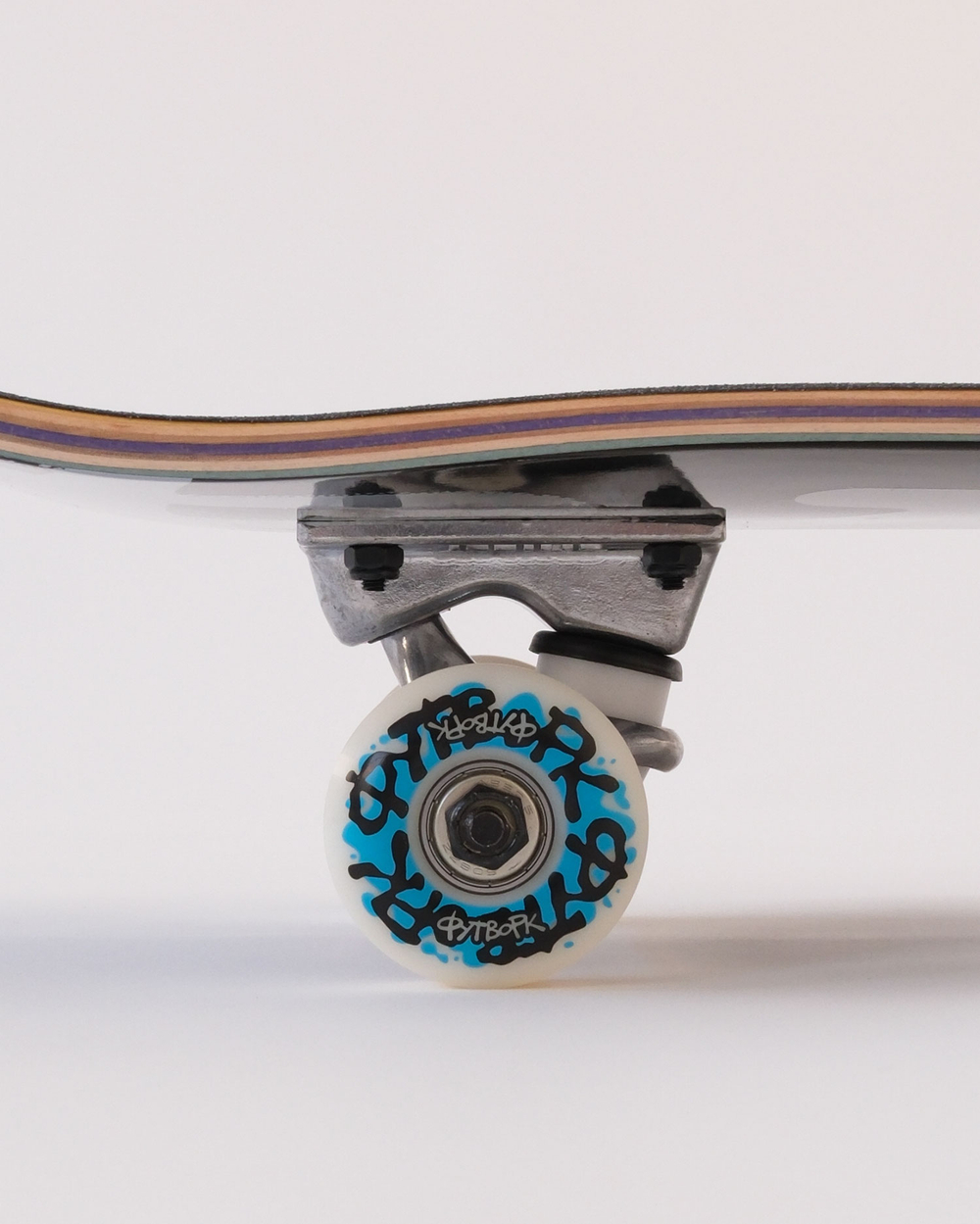 Скейтборд Футворк Лого Неон Серебро 8.125”