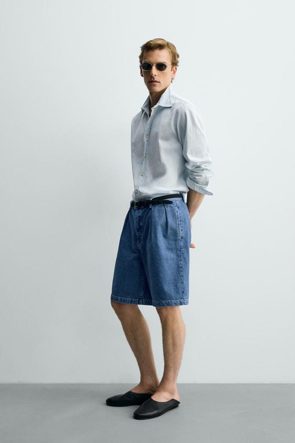 ZARA ДЖИНСОВЫЕ ШОРТЫ RELAXED FIT С ЗАЩИПАМИ, СИНИЙ
