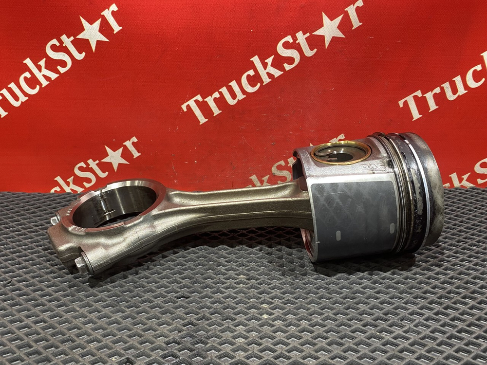 Поршень с шатуном 2018г