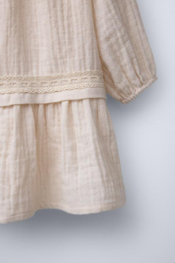 ZARA ПЛАТЬЕ ИЗ ТЕКСТУРНОЙ СТРУЯЩЕЙСЯ ТКАНИ, ЭКРЮ