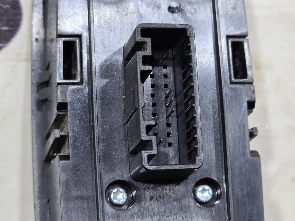 Блок управления стеклоподъемником 2023г