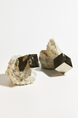 Пирит на породе M