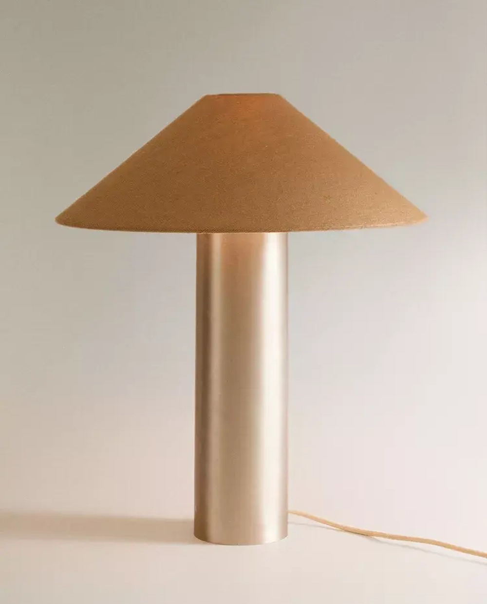 ZARA HOME НАСТОЛЬНАЯ ЛАМПА С МЕТАЛЛИЧЕСКИМ ОСНОВАНИЕМ, СЕРЕБРО