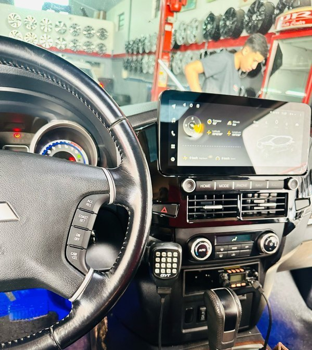 Магнитола Mitsubishi Pajero 4 2011-2022 (штатная камера) - Teyes LUX ONE ROUND монитор 12.3", Android 10, CarPlay, 4G SIM-слот