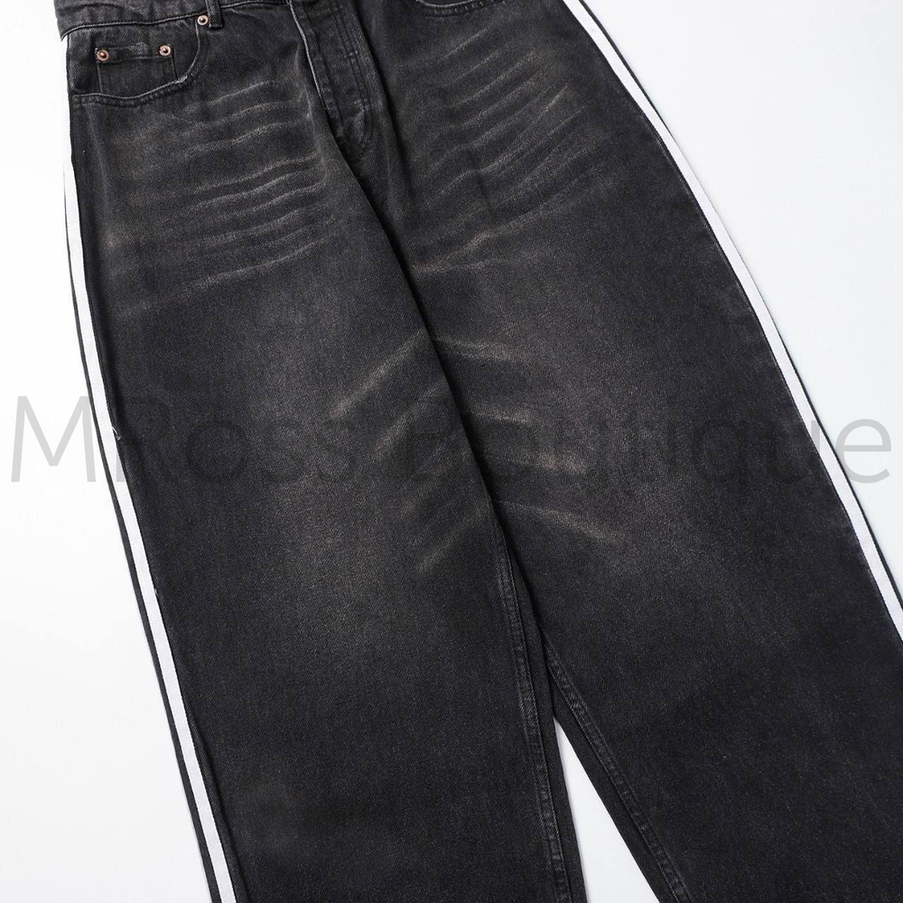 Черные джинсы Balenciaga X Adidas с тремя белыми полосками по бокам