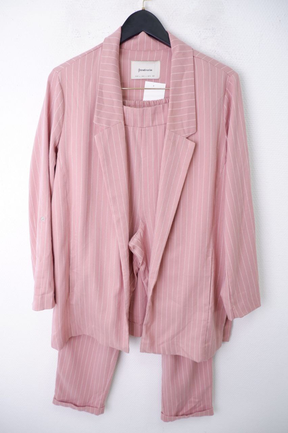 Костюм Stradivarius в полоску 48 размер