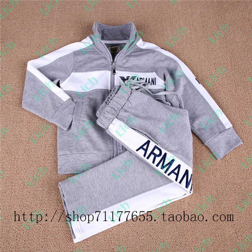 Костюм с брюками с надписью и контрастными полосками