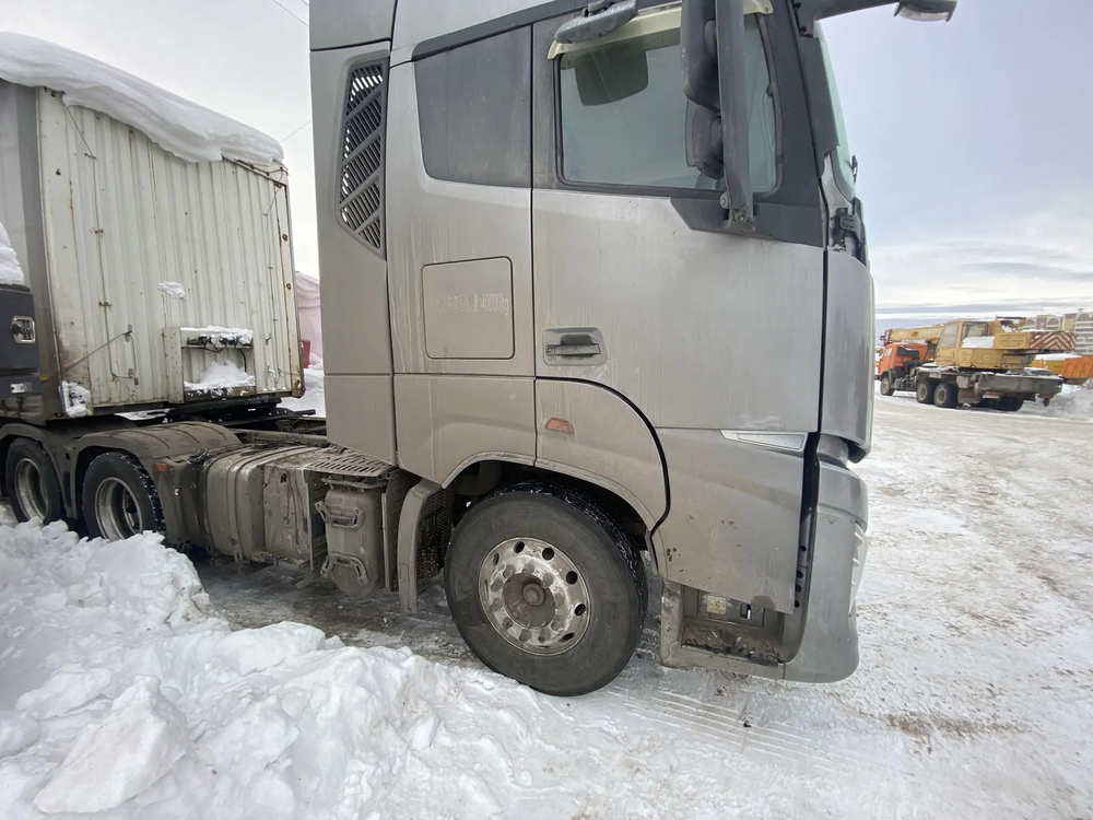 Foton AUMAN Galaxy 6x4 Седельный тягач BJ4259Y6DHL-12 (Дизельный, 12,9 л, 579 л.с., АТ)