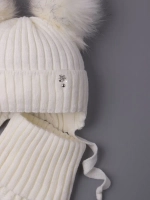 Шапка зимняя детская с помпонами и манишка