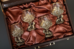 Бокал для коньяка «Три медведя» 4 шт. в подарочном кейсе с художественным оформлением