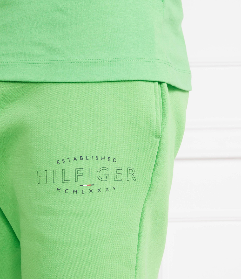 шорты hilfiger curve logo sweatshort Tommy Hilfiger - зеленый(MW0MW30014)