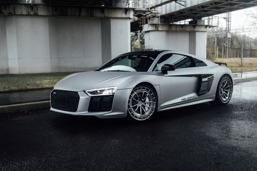 Audi R8 в цветной полиуретан Carbins Matte Aluminium