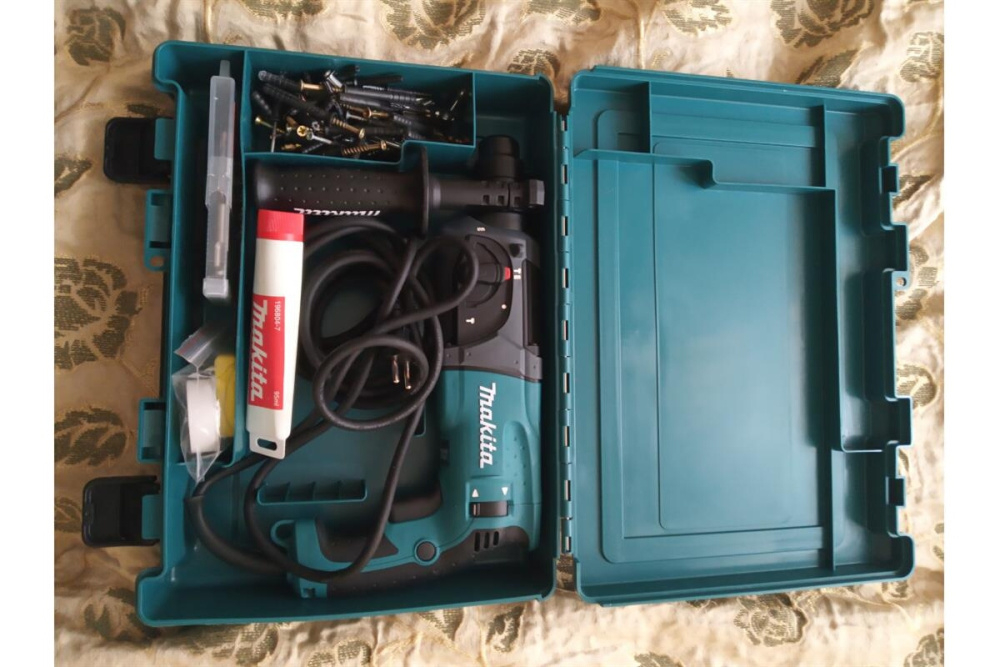 Перфоратор,SDS+,780Вт,3реж,2.7Дж,0-4500у\м,2.6кг,чем,+ набор буров D-00795 Makita HR2470X15