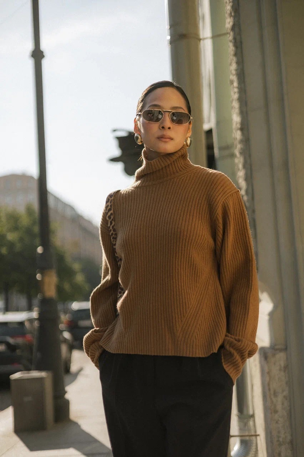 Коричневый шерстяной свитер