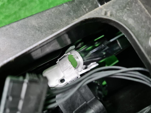 Битая Фара левая Audi Q3 1 8U (2014-2018) ксенон