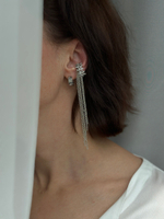 Кафф широкое кольцо с фианитами и длинными цепочками, оттенок серебро