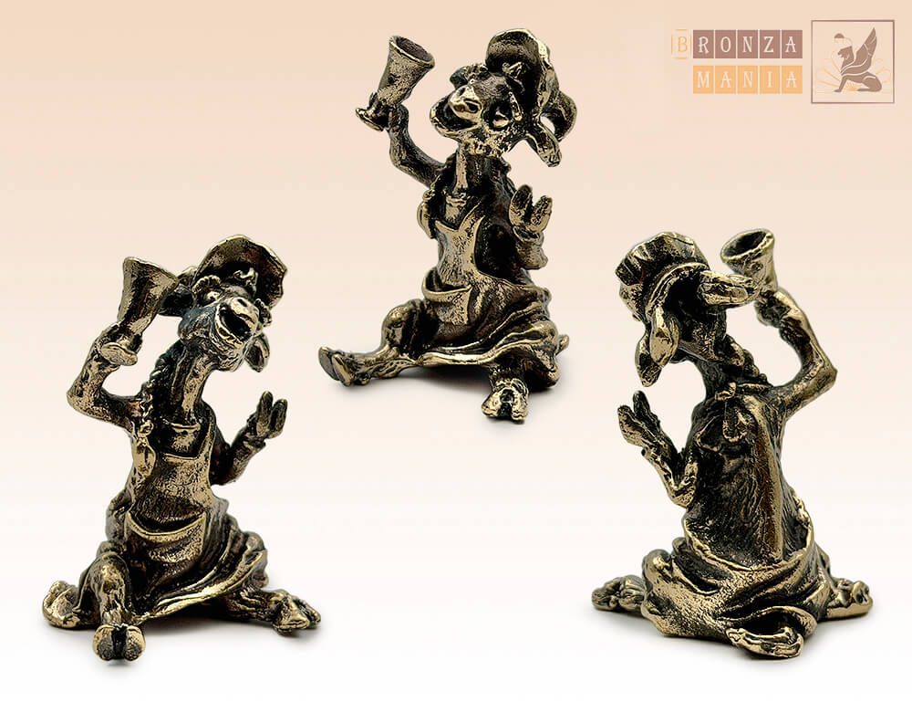 фигурка Коза Дереза с бокалом