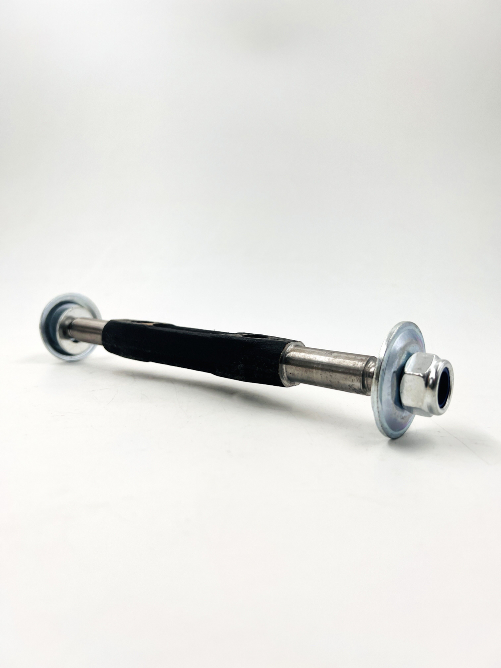 Ось (болт) верхнего рычага Нива ВАЗ 2121, ВАЗ 21213-214 в сборе