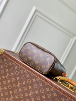 Louis Vuitton Neverfull Bandouliere Inside Out BB