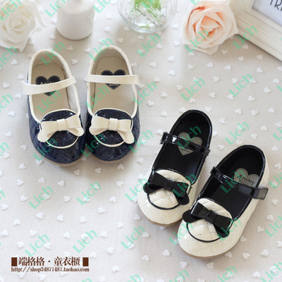 Балетки на липучке из лаковой кожи с контрастным бантом