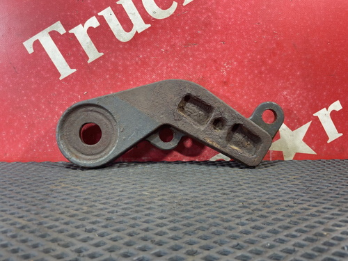 Кронштейн амортизатора нижний правый