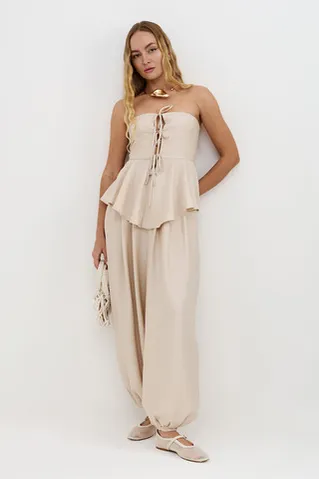 Топ с баской из вискозы жемчужного цвета