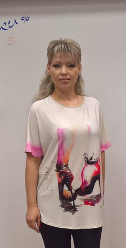 Бежевая туника с принтом туфельки