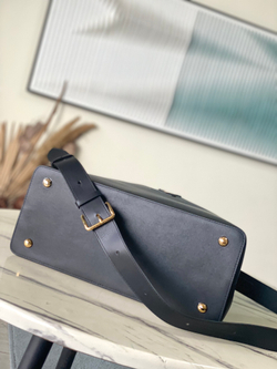 Louis Vuitton Capucines GM Souple