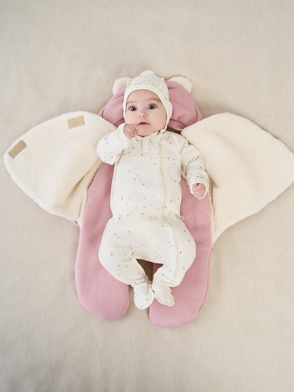 Конверт-звездочка "Пудра" с прорезями для ремней безопасности