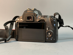 Canon 250D Kit 18-55mm STM 42.000 кадров