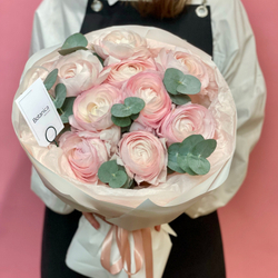 Моно букет из 9 ранункулусов и эвкалипта  80220263