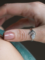 Кольцо лунная капля,  серебро/лунный камень