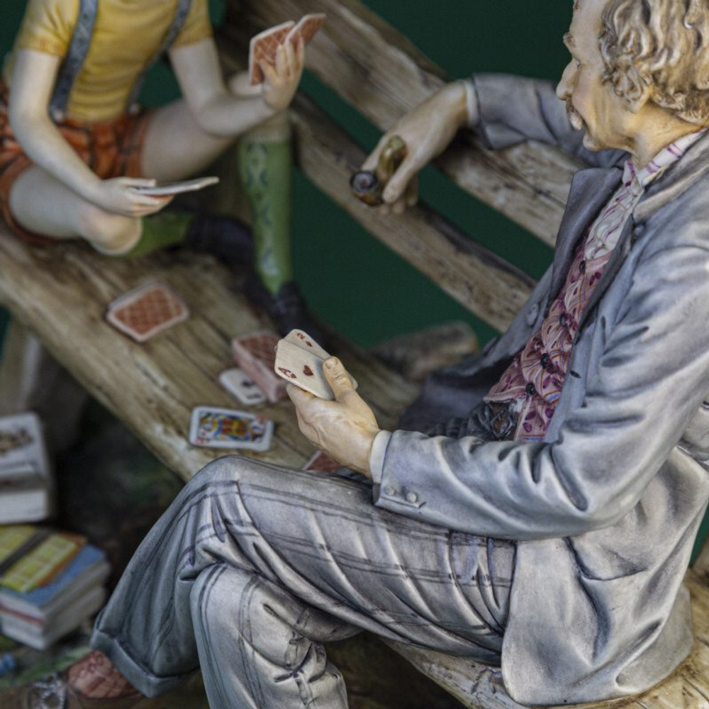 Фарфоровая мануфактура Capodimonte «Игра в карты»