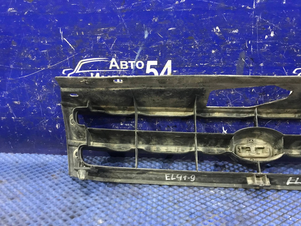 Решетка радиатора TOYOTA CORSA 1991