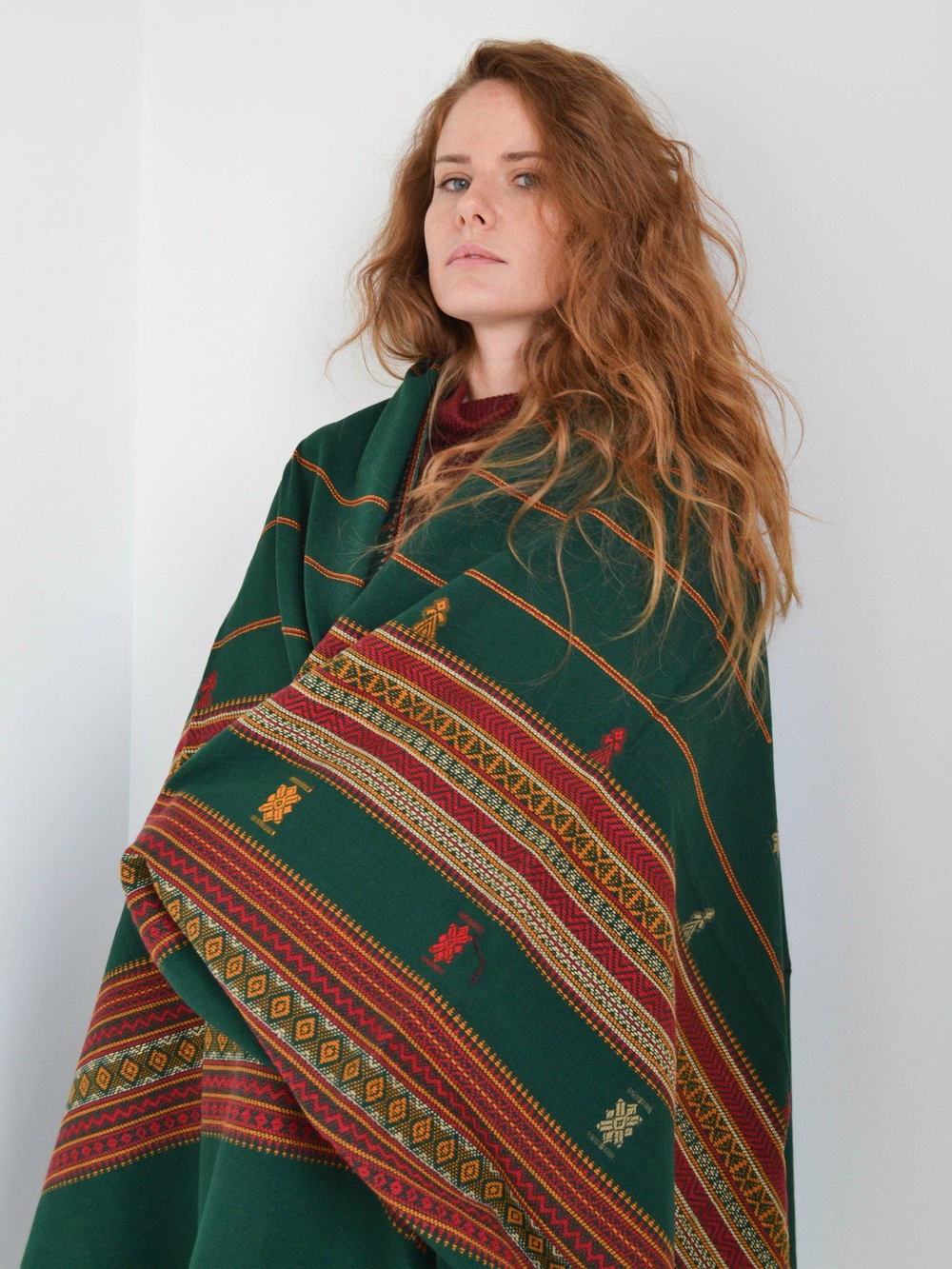 Шаль с  гуджаратской вышивкой