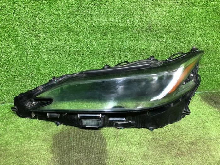 Стекло фары левое Lexus ES 7 (2018-2021)