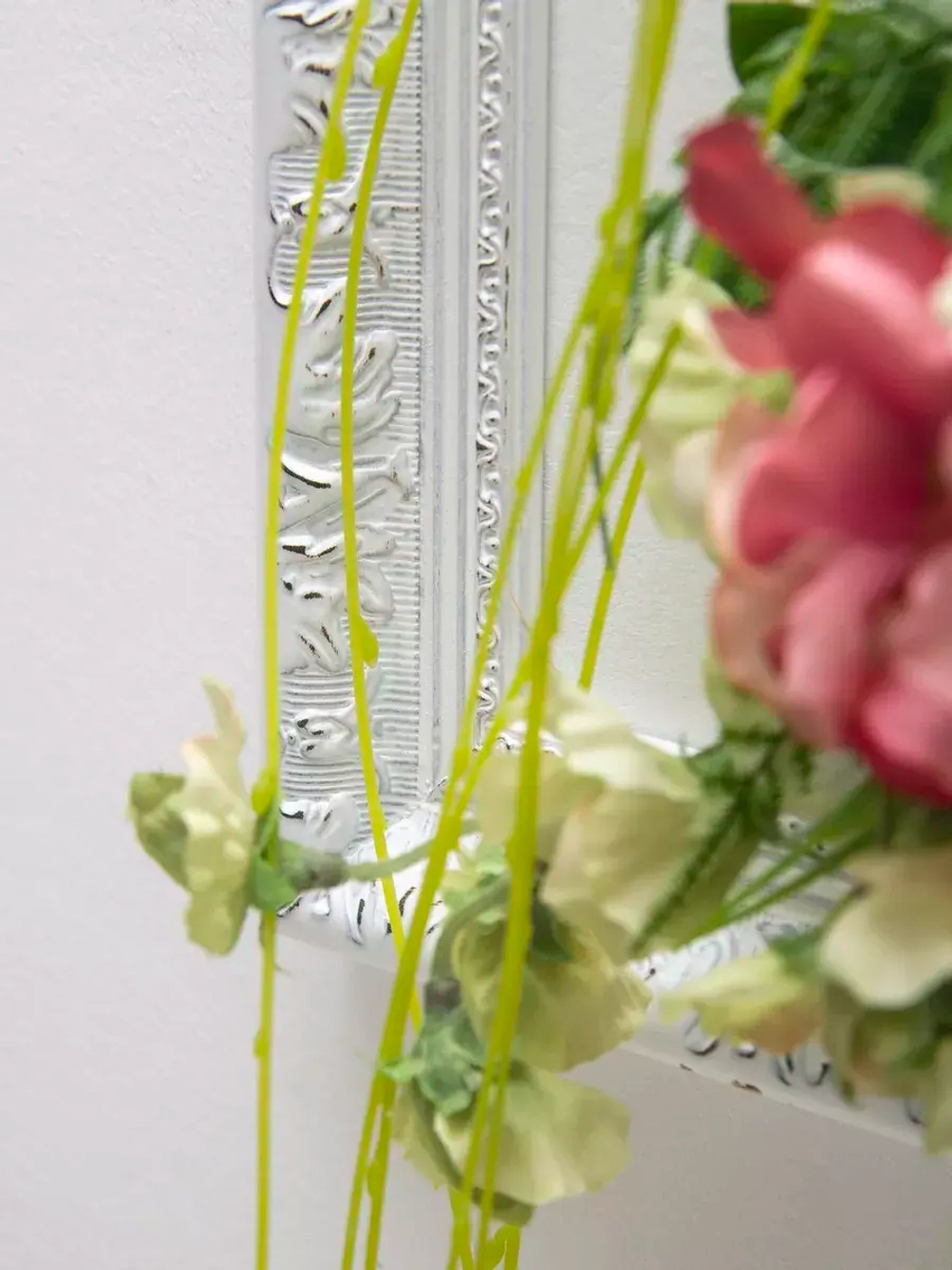 Цветочная композиция в багетной раме