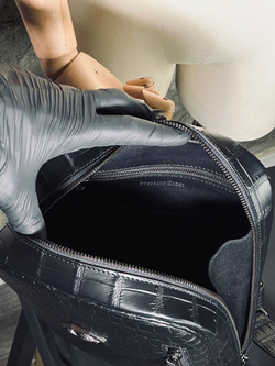 Сумка- слинг из кожи крокодила Stefano Ricci