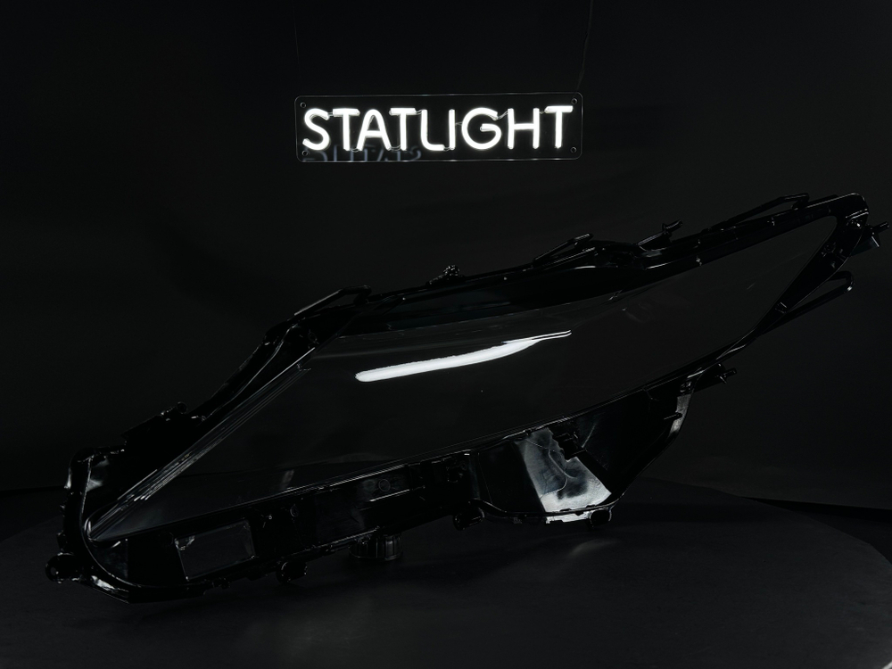 Правое стекло фары Toyota Camry XV70 рест 2017-2020