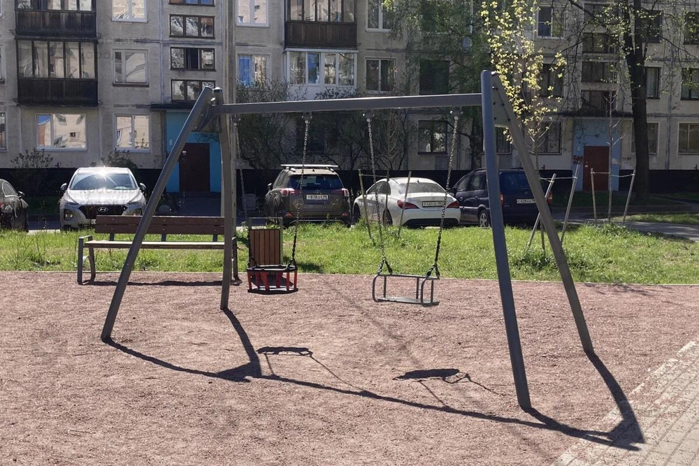 Качели металлические тип-1 с местом для 2 подвесов