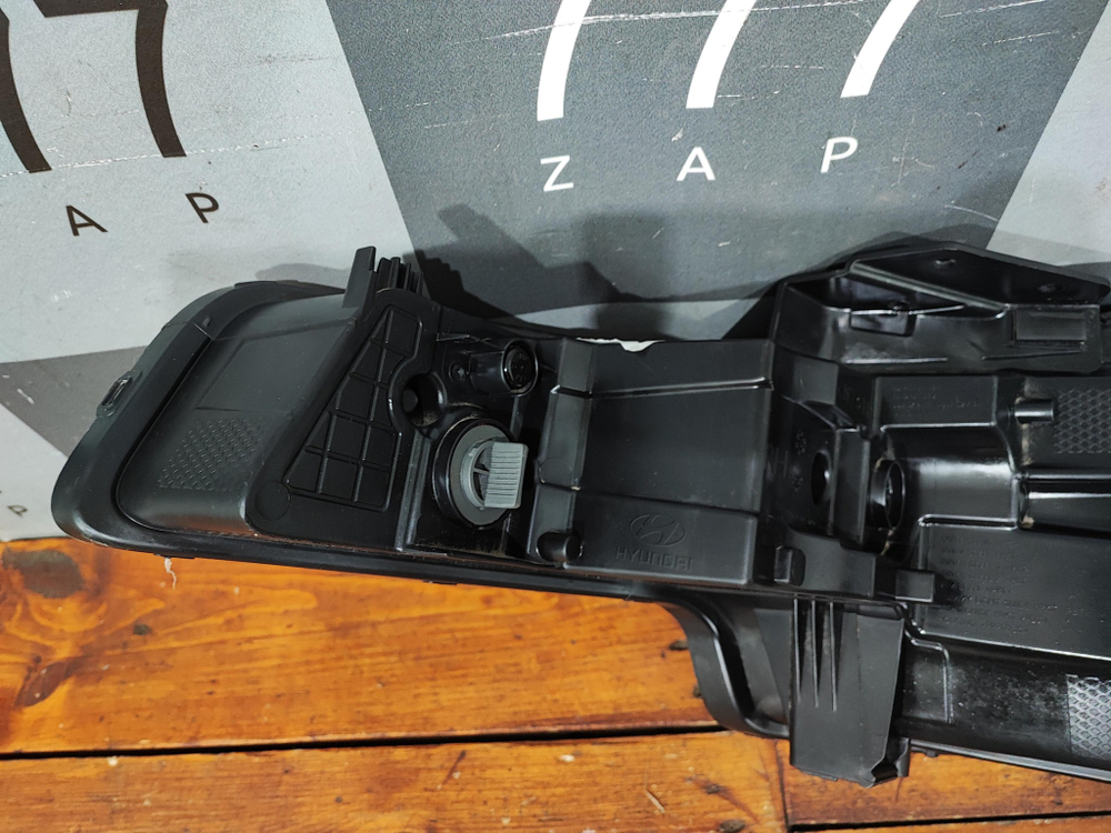 Фара правая Hyundai Elantra 7 (CN7) 20-нв Б/У Оригинал 92102AA000