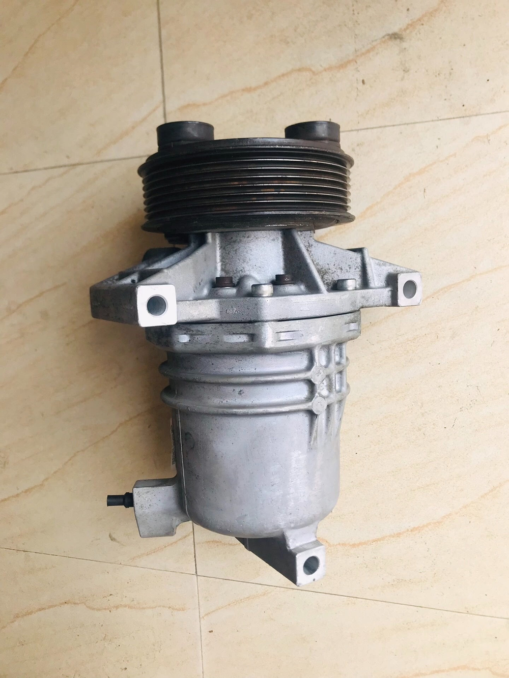 Компрессор кондиционера Nissan 1.6