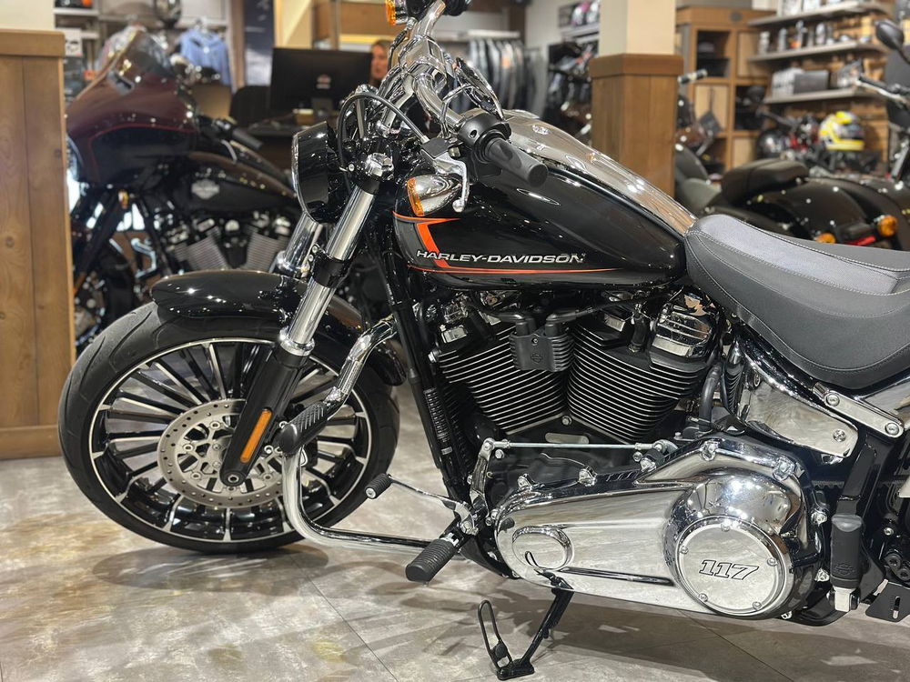 Harley-Davidson BREAKOUT 117 Vivid Black 2023мг