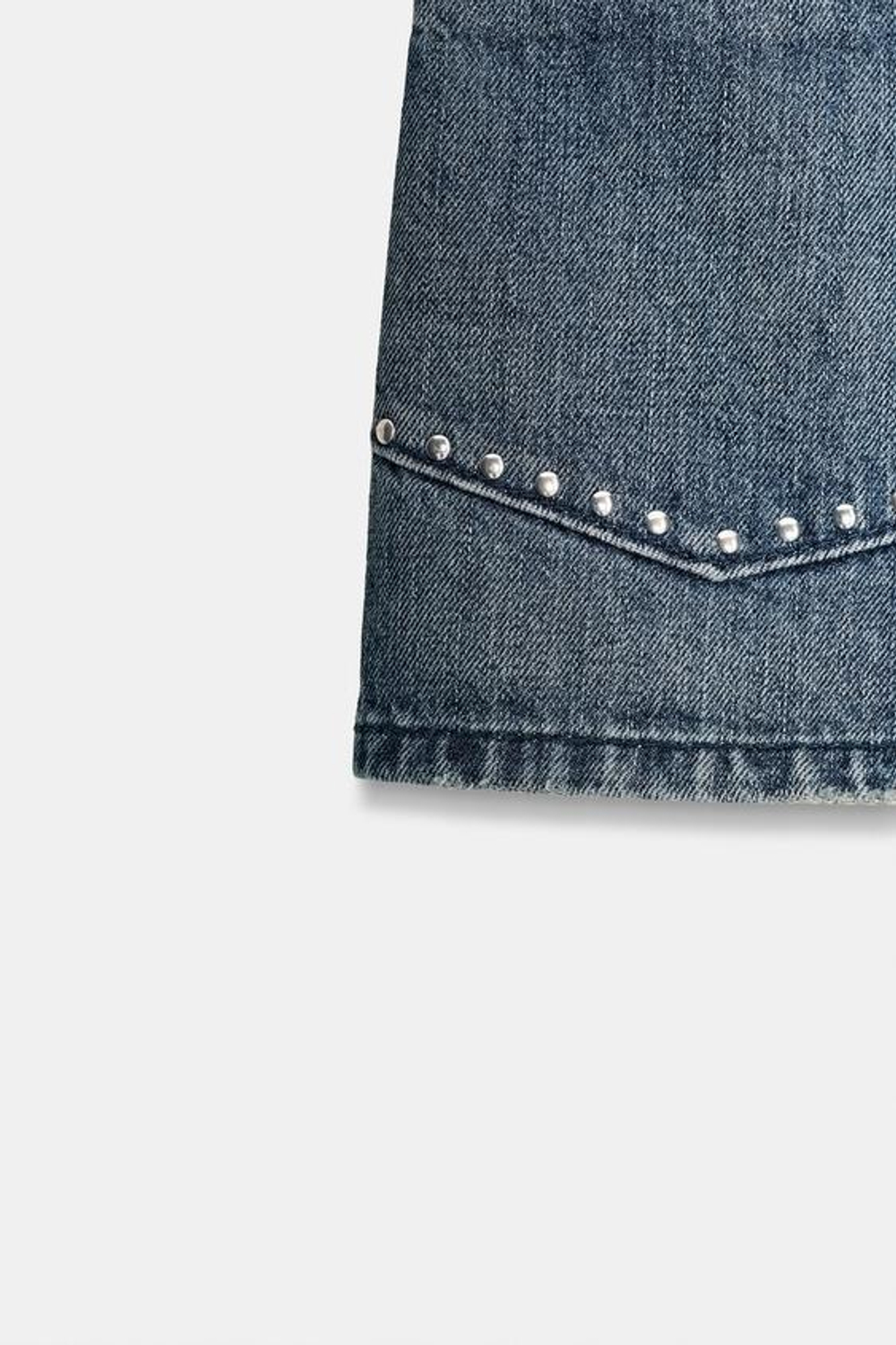 ZARA ДЖИНСОВЫЕ ШОРТЫ TRF С ЗАКЛЕПКАМИ, СИНИЙ