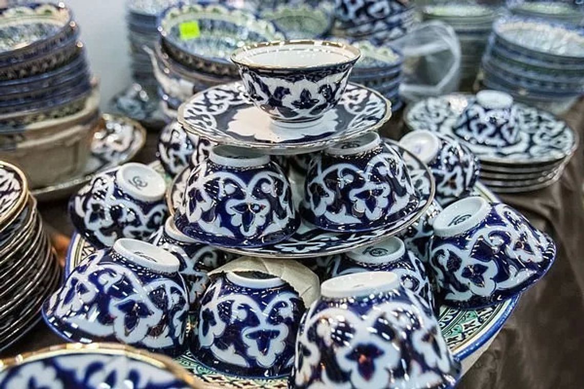 Узбекские товары. Национальная посуда Узбекистана / пахта. Узбекская посуда пахта. Таджикская Национальная посуда пахта. Посуда пахта узбекская керамика.
