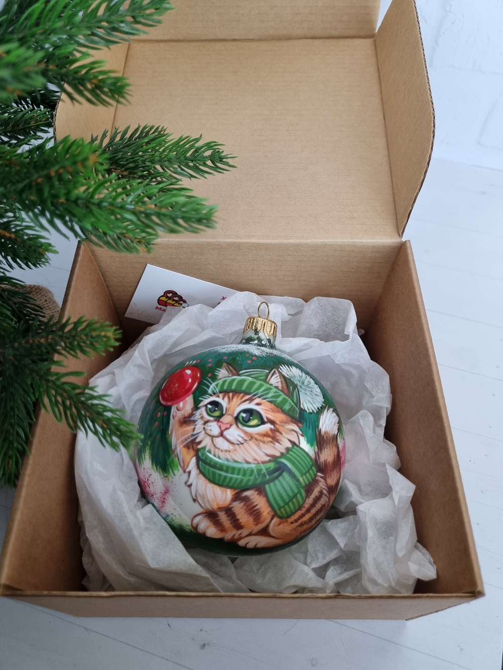 Шар стеклянный  "котик на ёлке" ручная роспись