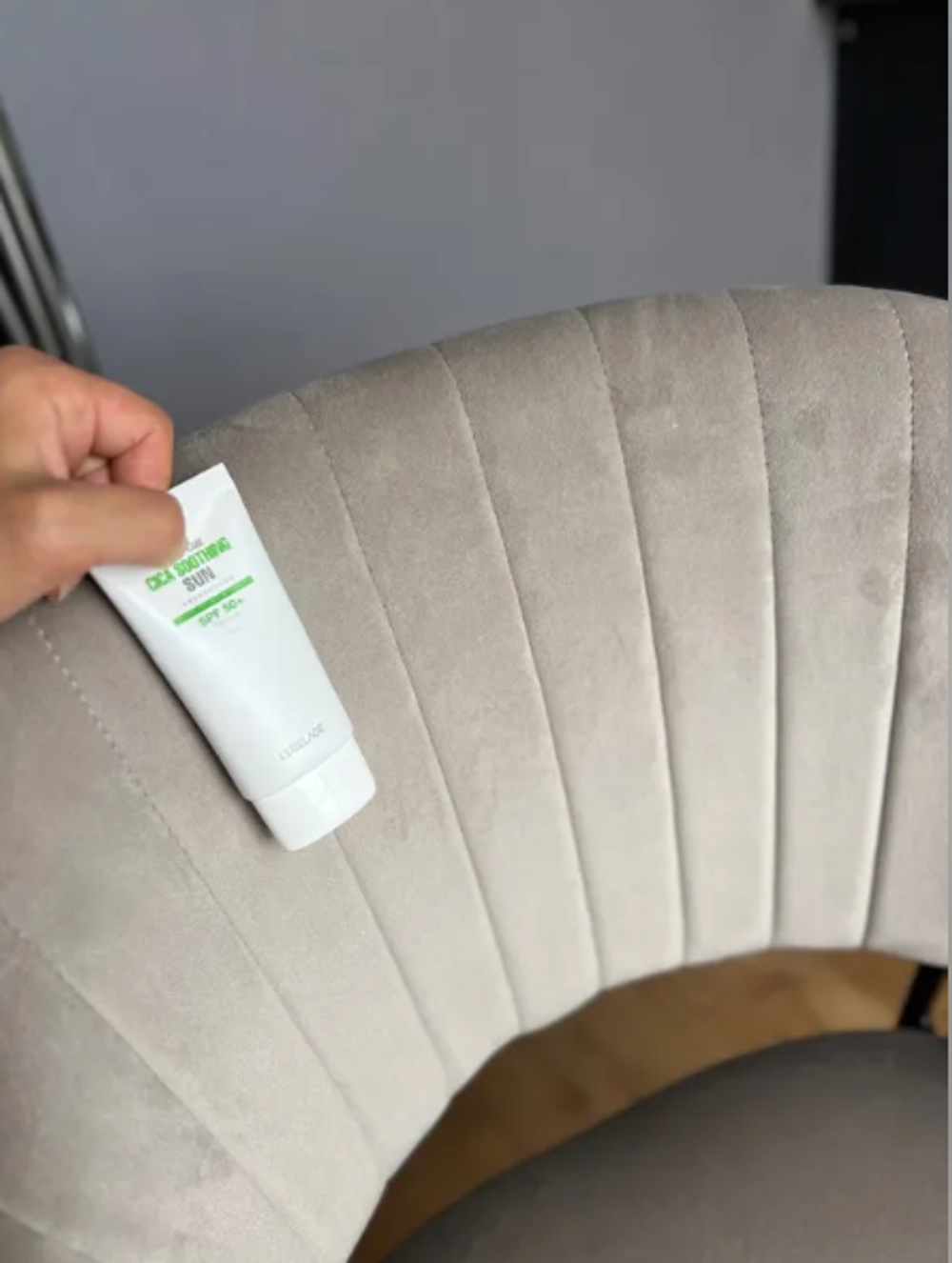 Стул на металлокаркасе Woodville Инклес дымчатый, черный глянец